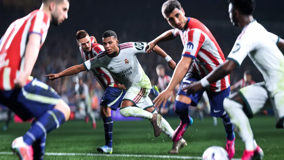 EA Sports FC 27: hráč v bílém dresu driblinguje mezi soupeři v červenobílých dresech na stadionu.