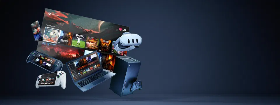 Ilustrační obrázek: Hraní na více zařízeních: televize, mobil, herní handheldy, notebook, headset Meta Quest a Xbox Series X na tmavě modrém pozadí, vpravo volné místo