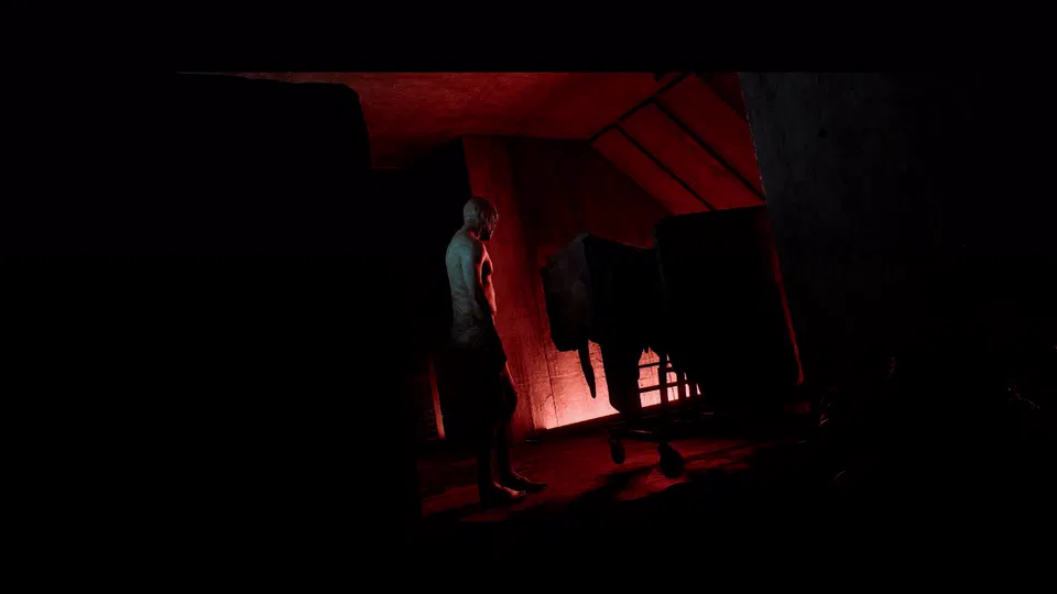 Silent Hill: Townfall – dvě siluety v tmavé místnosti osvětlené červeným světlem
